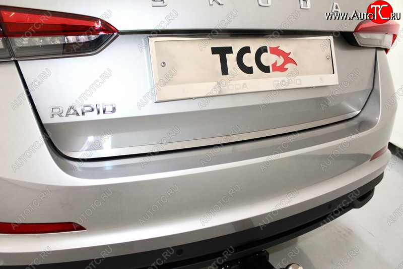 1 199 р. Накладка на заднюю дверь, ТСС Тюнинг  Skoda Rapid  MK2 (2019-2025) (Лист шлифованный)  с доставкой в г. Майкоп