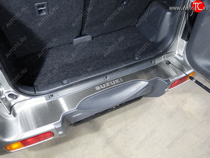 4 399 р. Накладка на задний бампер, ТСС Тюнинг  Suzuki Jimny  JB23/JB43 (2012-2018) 2-ой рестайлинг (лист шлифованный надпись Suzuki)  с доставкой в г. Майкоп