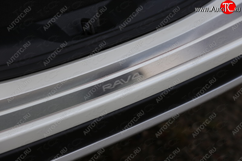 3 999 р. Накладки на задний бампер, ТСС Тюнинг  Toyota RAV4  XA40 (2015-2019) 5 дв. рестайлинг (лист шлифованный надпись RAV4)  с доставкой в г. Майкоп