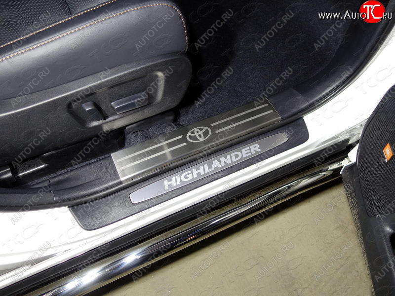 3 999 р.  Накладки на пластиковые пороги, ТСС Тюнинг  Toyota Highlander  XU50 (2016-2020) рестайлинг (лист шлифованный логотип Toyota)  с доставкой в г. Майкоп