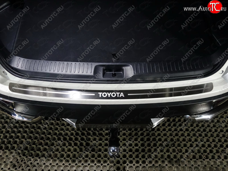 3 999 р. Накладка на задний бампер, ТСС Тюнинг  Toyota Highlander  XU50 (2016-2020) рестайлинг (лист шлифованный надписьToyot)  с доставкой в г. Майкоп