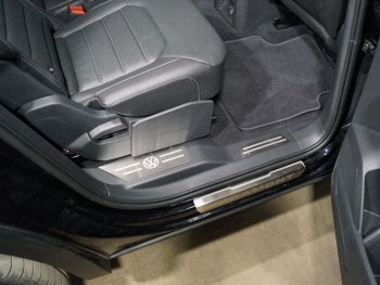 Накладки на пластиковые пороги задние, ТСС Тюнинг Volkswagen Teramont  CA1 (2016-2020) дорестайлинг (лист шлифованный лотип VW)