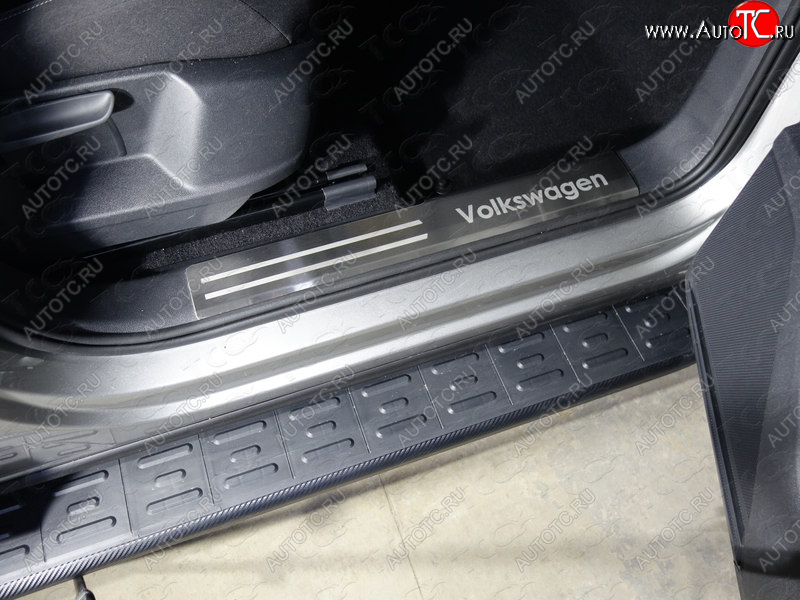 3 999 р. Накладки на пластиковые пороги, ТСС Тюнинг  Volkswagen Tiguan  Mk2 (2016-2020) дорестайлинг (лист шлифованный надпись Volkswagen)  с доставкой в г. Майкоп