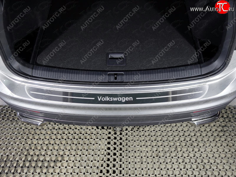 2 999 р. Накладка на задний бампер, ТСС Тюнинг  Volkswagen Tiguan  Mk2 (2016-2022) дорестайлинг, рестайлинг ( шлифованный надпись Volkswagen)  с доставкой в г. Майкоп