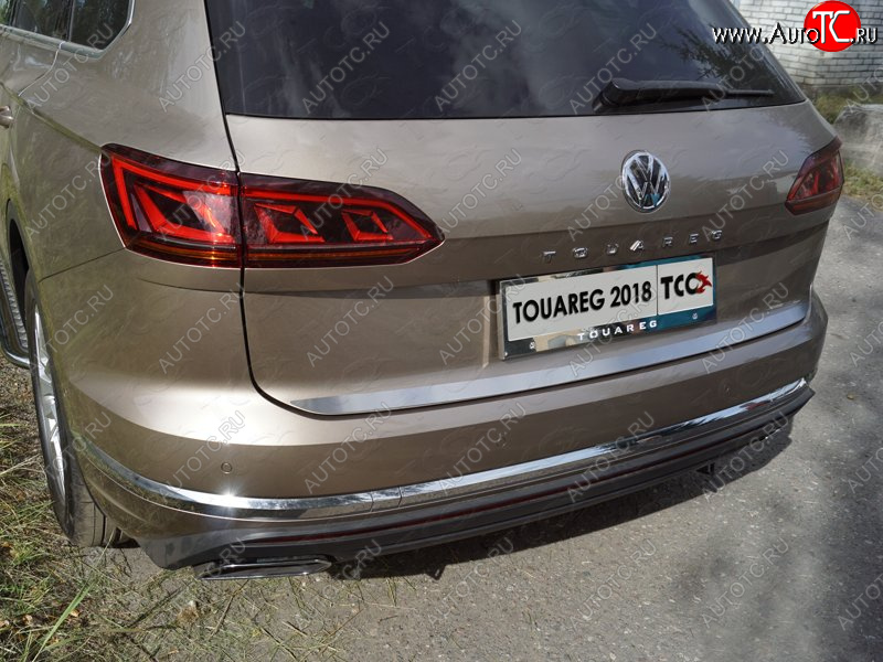 2 999 р. Накладка на заднюю дверь, ТСС Тюнинг  Volkswagen Touareg  CR (2018-2025) (Лист шлифованный)  с доставкой в г. Майкоп