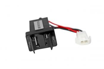 1 269 р. Розетка USB 3,1A для Toyota 32x22 РИФ rif22-4-1012800  с доставкой в г. Майкоп. Увеличить фотографию 1