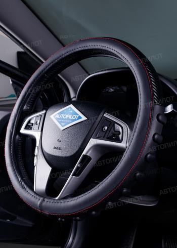 629 р.  Оплётка на руль (37-39см BLW-011 кож/зам+карбон ) Автопилот Ford S-Max 1 рестайлинг (2010-2015) (черный/строчка красная)  с доставкой в г. Майкоп. Увеличить фотографию 4
