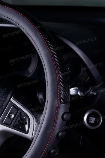 629 р.  Оплётка на руль (37-39см BLW-011 кож/зам+карбон ) Автопилот Ford S-Max 1 рестайлинг (2010-2015) (черный/строчка красная)  с доставкой в г. Майкоп. Увеличить фотографию 2