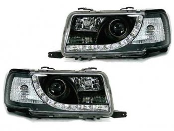 26 949 р. AUDI 80 ФАРА Л+П (КОМПЛЕКТ) ТЮНИНГ ЛИНЗОВАН (DEVIL EYES) , ЛИТОЙ УК.ПОВОР (SONAR) ВНУТРИ ЧЕРН SONAR ai08091-000b-n  с доставкой в г. Майкоп. Увеличить фотографию 1