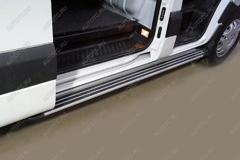 16 549 р. Правый порог алюминиевый Slim line ТСС Тюнинг  Sollers Atlant (2022-2025) автобус, цельнометаллический фургон (Silver)  с доставкой в г. Майкоп