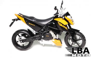 1 599 р. Модель мотоцикла KTM 690 DUKE Оранжевого цвета масштаб 112  пм-00002212  с доставкой в г. Майкоп. Увеличить фотографию 1