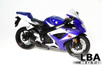 1 599 р. Модель мотоцикла Suzuki GSX-R750 06-07 Сине-Белого цвета масштаб 112  пм-00002217  с доставкой в г. Майкоп. Увеличить фотографию 1