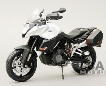 1 599 р. Модель мотоцикла KTM 990SM Белого цвета масштаб 112  пм-00002496  с доставкой в г. Майкоп. Увеличить фотографию 1