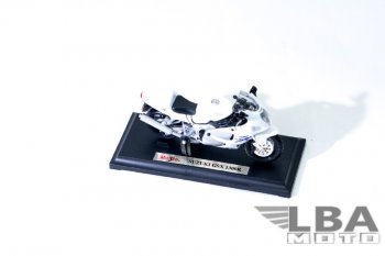 1 299 р. Модель мотоцикла Suzuki GSX-R1300 Белого цвета масштаб 118  пм-00015216  с доставкой в г. Майкоп. Увеличить фотографию 1