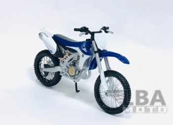 1 599 р. Модель мотоцикла Yamaha YZ450F масштаб 112  пм-00016570  с доставкой в г. Майкоп. Увеличить фотографию 1