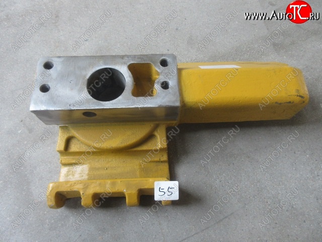 11 719 р. Опора направляющего колеса SD16 (кронштейн, суппорт) правая SHANTUI 16y-40-03400  с доставкой в г. Майкоп