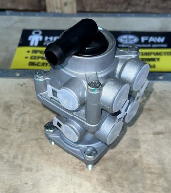 2 619 р. Кран тормозной главный HOWO WG9719360005 VALMO VALMO wg9719360005  с доставкой в г. Майкоп. Увеличить фотографию 2