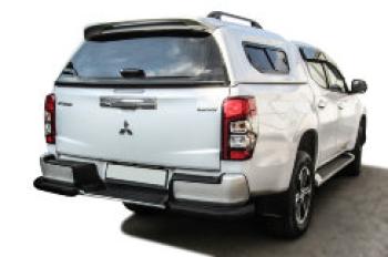 Защита заднего бампера уголки с бампером d76 Slitkoff Mitsubishi L200  5 KK,KL (2018-2022) рестайлинг (нержавейка с полимерным покрытием в цвет черный)