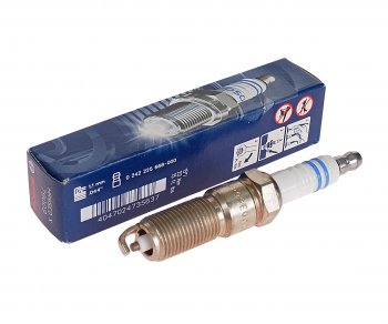 439 р. Свеча зажигания CHRYSLER Voyager (00-08) (2.4) BOSCH BOSCH 0242225668  с доставкой в г. Майкоп. Увеличить фотографию 1