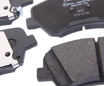 2 659 р. Колодки тормозные (4шт.) R15 BOSCH KIA Ceed 3 CD хэтчбэк (2018-2025)  с доставкой в г. Майкоп. Увеличить фотографию 2