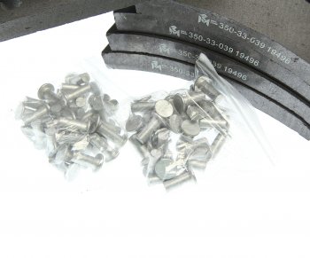 3 189 р. Накладка тормозной колодки MAN MERCEDES (410x223) стандарт 64 отв. 8x18  93059 (8шт.) MEGAPOWER MEGAPOWER 350-33-039  с доставкой в г. Майкоп. Увеличить фотографию 2