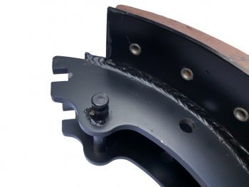 8 999 р. Колодки тормозные ЧМЗАП-9906,99858,99859 (2шт.) комплект на колесо BRAKE BLOCKS BRAKE BLOCKS 99859-3502090  с доставкой в г. Майкоп. Увеличить фотографию 4