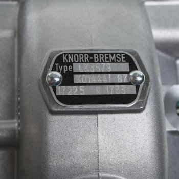 42 999 р. Компрессор ГАЗ-3414,УРАЛ-5557,63674 (1 цилиндровый) жид. охлаж. без шкива KNORR-BREMSE KNORR-BREMSE lk-3879  с доставкой в г. Майкоп. Увеличить фотографию 4