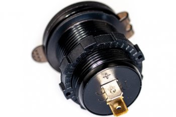 1 289 р. Розетка автомобильная встраиваемая 12V-24V 2USB вольтметр QC3.0 PRO LEGEND PRO LEGEND pl9370  с доставкой в г. Майкоп. Увеличить фотографию 2