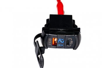 1 259 р. Розетка автомобильная встраиваемая 12V-24V вольтметр QC3.0 PRO LEGEND PRO LEGEND pl9375  с доставкой в г. Майкоп. Увеличить фотографию 2