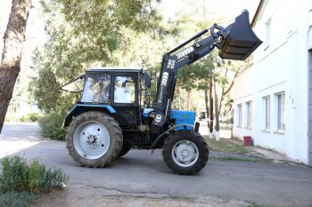 296 999 р. Погрузчик МТЗ-80,82 (ТУРС-1000) навесной (база на поддоне) без джойстика САЛЬСК САЛЬСКСЕЛЬМАШ турс-1000-0  с доставкой в г. Майкоп. Увеличить фотографию 2