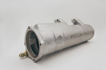 10 349 р. ТЕПЛООБМЕННИК Корпус теплообменника 40.90-1013200 и 343-1013200-30ТП для двигателя КамАЗ 40.90-1013215 КамАЗ 53213 (1979-2001)  с доставкой в г. Майкоп. Увеличить фотографию 2