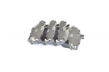 1 899 р. Колодки тормозные MERCEDES A (W176) (12-18) передние (4шт.) BSG BSG bsg60200053  с доставкой в г. Майкоп. Увеличить фотографию 1