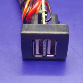 969 р. USB зарядное устройство Granta Kalina2 Datsun Priora подходит для Apple,Samsung АПЭЛ 2039546130092  с доставкой в г. Майкоп. Увеличить фотографию 3