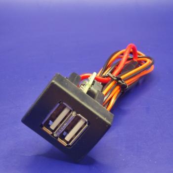 969 р. USB зарядное устройство Granta Kalina2 Datsun Priora подходит для Apple,Samsung АПЭЛ 2039546130092  с доставкой в г. Майкоп. Увеличить фотографию 2