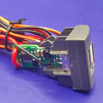 1 149 р. USB автомобильное зарядное устройство АПЭЛ (2039546547456) ГАЗ ГАЗель Next A62,А65 автобус (2016-2025)  с доставкой в г. Майкоп. Увеличить фотографию 6