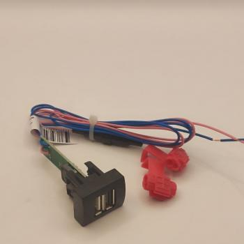 919 р. Зарядное устройство USB 2.0 2х2 3А5V15W Приора-Гранта ШТАТ 4631139744822  с доставкой в г. Майкоп. Увеличить фотографию 2