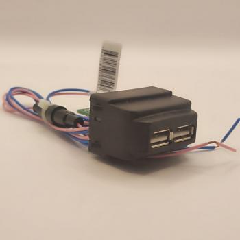 1 269 р. Зарядное устройство USB 2.0 2х2 Largus FLX-ray DusterSandero 5V 3А в консоль ШТАТ 4631160765292  с доставкой в г. Майкоп. Увеличить фотографию 3