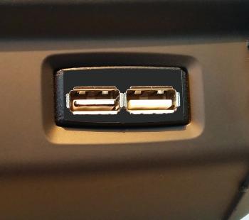 1 269 р. Зарядное устройство USB 2.0 2х2 Largus FLX-ray DusterSandero 5V 3А в консоль ШТАТ 4631160765292  с доставкой в г. Майкоп. Увеличить фотографию 1