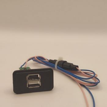 1 049 р. Двухгнёздное зарядное устройство USB 2.0 2х2 2107 ШТАТ 4631136697305  с доставкой в г. Майкоп. Увеличить фотографию 2