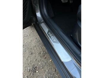 3 999 р. Накладки на пороги (лист шлифованный надпись Geely) 4шт  geelcool2401  с доставкой в г. Майкоп. Увеличить фотографию 1