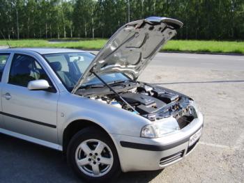 Упор капота ТехноМастер Skoda Octavia ( Tour A4 1U5,  Tour A4 1U2) (1996-2010) универсал дорестайлинг, лифтбэк дорестайлинг, лифтбэк рестайлинг, универсал рестайлинг