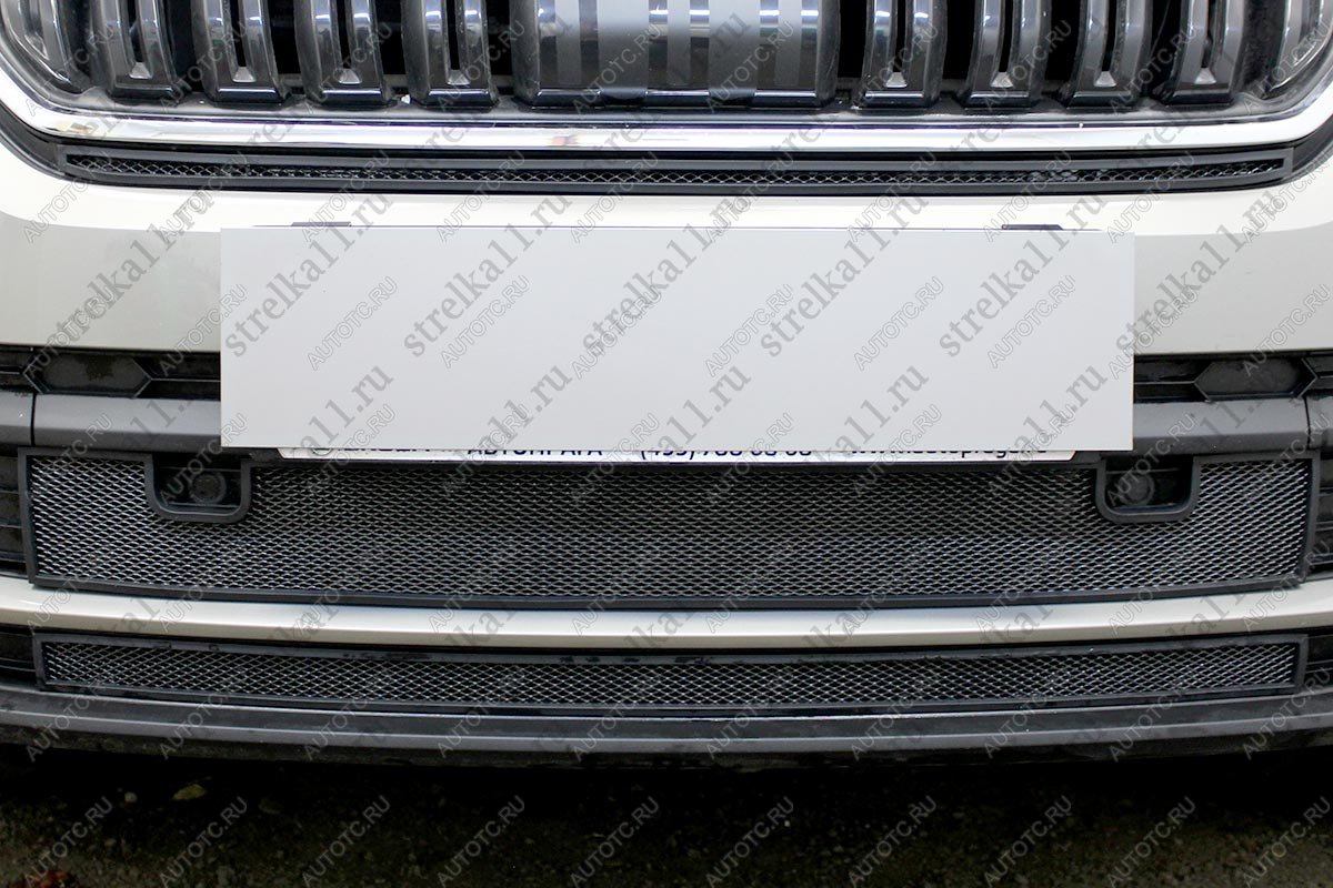 4 999 р. Защита радиатора (низ 2 части низ с парктроником) Стрелка11 Стандарт Skoda Kodiaq NU7 дорестайлинг (2017-2021) (черная)  с доставкой в г. Майкоп