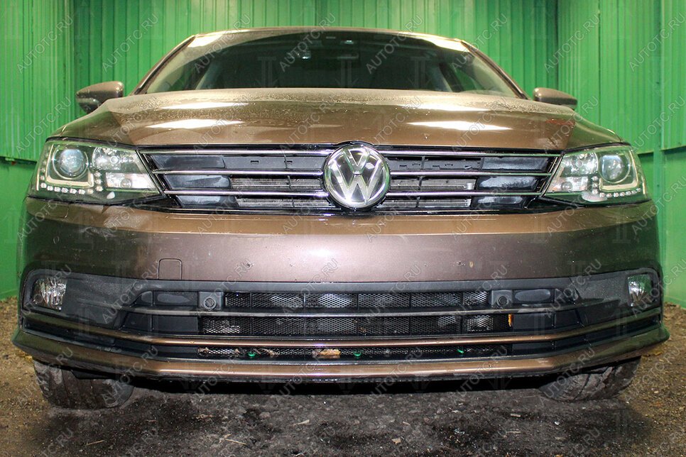 4 999 р. Защита радиатора (3 части с парктроником) Стрелка11 Стандарт Volkswagen Jetta A6 седан рестайлинг (2015-2018) (черная)  с доставкой в г. Майкоп