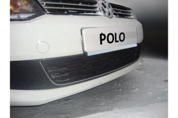 2 899 р. Защита радиатора Стрелка11 Стандарт Volkswagen Polo 5 седан дорестайлинг (2009-2015) (черная)  с доставкой в г. Майкоп. Увеличить фотографию 2