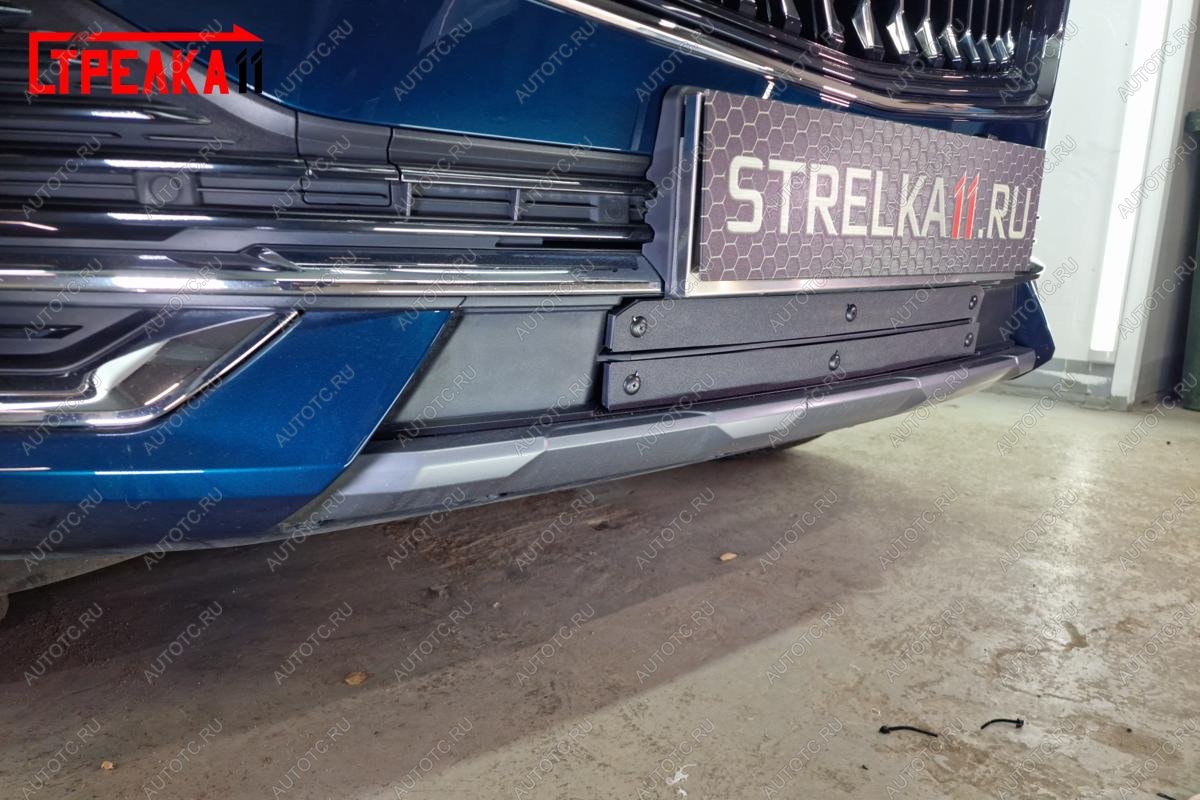 1 099 р. Зимняя заглушка решетки радиатора (2 части) Стрелка11 Geely Monjaro (2022-2025) (черная)  с доставкой в г. Майкоп