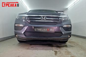 Зимняя заглушка решетки радиатора (верх) Стрелка11 Honda Pilot YF6 дорестайлинг (2016-2019) (черная)