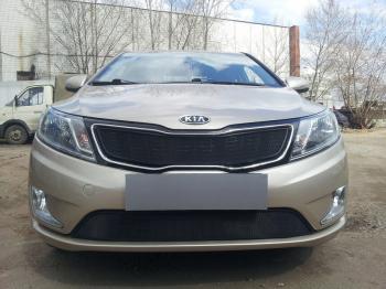 759 р. Зимняя заглушка решетки радиатора (верх) (Премиум) Стрелка11 KIA Rio 3 QB дорестайлинг седан (2011-2015) (черная)  с доставкой в г. Майкоп. Увеличить фотографию 2
