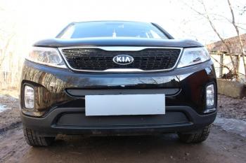 Зимняя заглушка решетки радиатора (середина) Стрелка11  KIA Sorento XM рестайлинг (2012-2015) (черная)