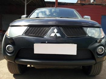 Зимняя заглушка решетки радиатора (низ) Стрелка11 Mitsubishi L200 4  дорестайлинг (2006-2014) (черная)