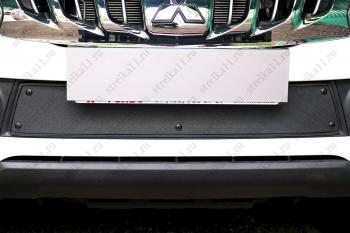 Зимняя заглушка решетки радиатора Стрелка11 Mitsubishi L200 5 KK,KL дорестайлинг (2015-2019) (черная)